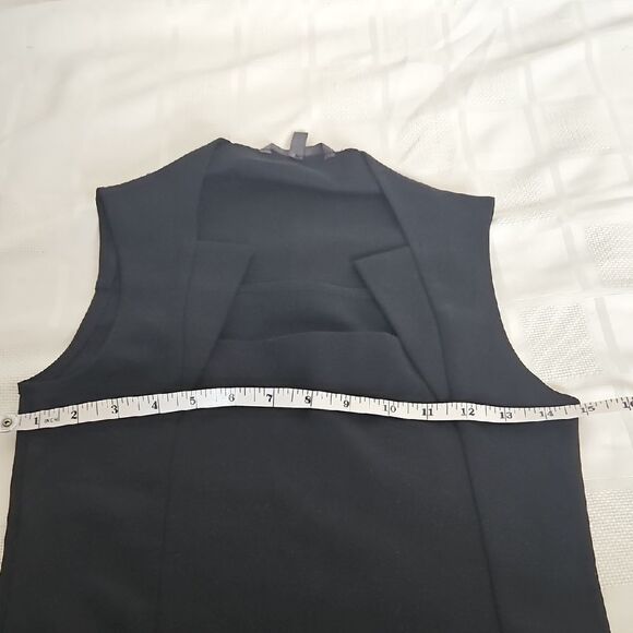 Elegant Black Sleeveless Top - Picture 4 of 16